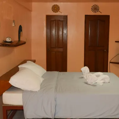 1st Street Park Apartelle Các khách sạn gần Công viên Stotsenberg
