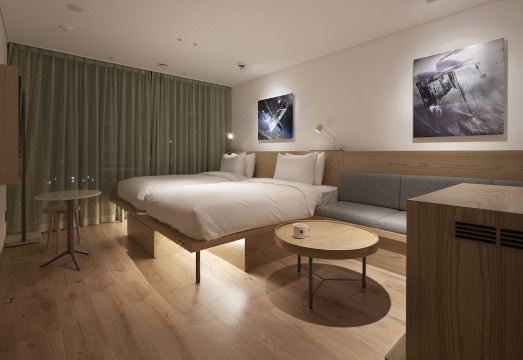 2. 호텔 안테룸 서..