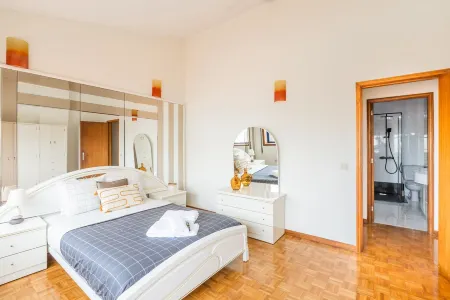 Sea House Villa Отели рядом с достопримечательностью «Praça D. João II»