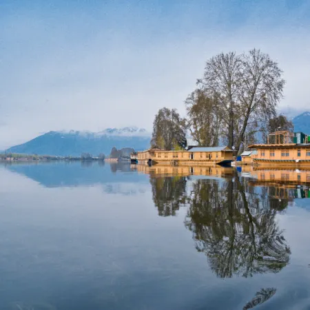 Golden Flower Heritage Houseboat