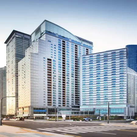 Hanwha Resort Haeundae Отели рядом с достопримечательностью «Храм Чонхёсовон»