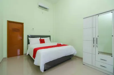 RedDoorz Syariah near Muara Enim Train Station Hotel a Tanjung Enim