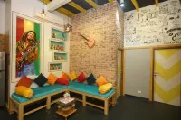 Mumbai Staytion Dorm - A Backpackers Hostel