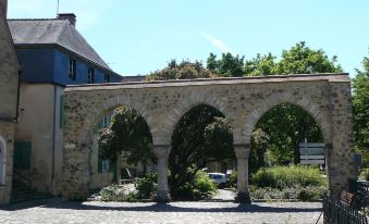 Logis LouisBlanc, Muraille Romaine, Lit Queen-Size, Centre Ville