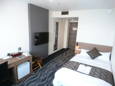 New Grand Hotel Отели в г. Окура