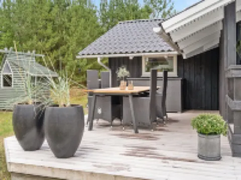 "Elayne" - 3km from the Sea