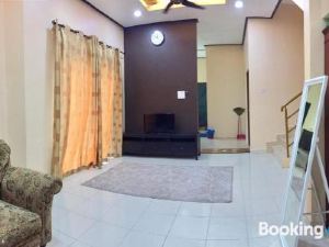 Lily Homestay Kangar