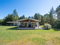 "Torhild" - 150m from the Sea Hotels in Martofte