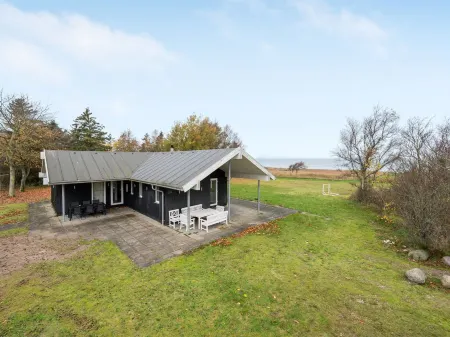 "Elis" - 90m to the Fjord Отели в г. Roslev