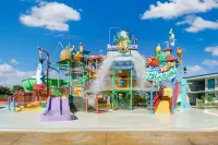 Coco Key Hotel & Water Park Resort - de playa