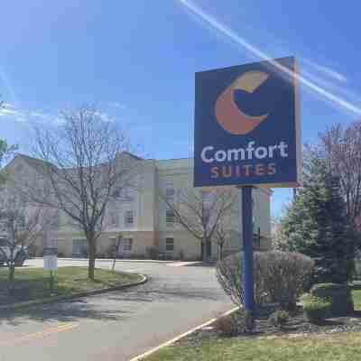 Comfort Suites East Brunswick - South River Hotel Exterior