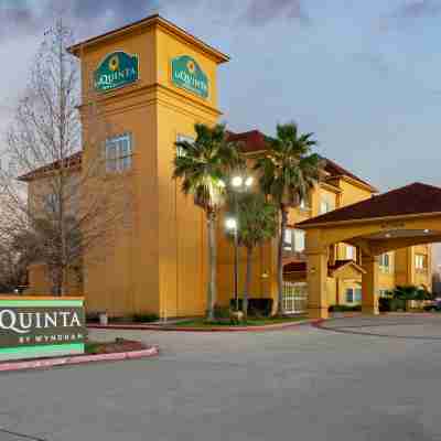 La Quinta Inn & Suites by Wyndham Pearland - Houston South Hotel Exterior