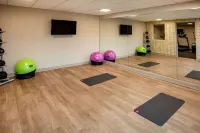 Days Inn & Suites by Wyndham Duluth by the Mall - Gym