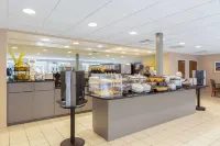 得梅因機場美吟酒店 - 早餐