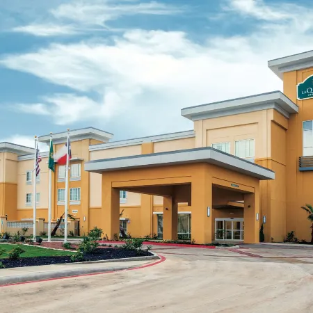 La Quinta Inn & Suites by Wyndham Cotulla