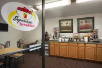 Super 8 by Wyndham Peoria - breakfast
