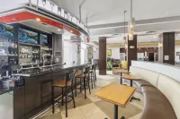 Holiday Inn & Suites WACO NORTHWEST by IHG - bar