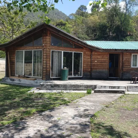 Alaknanda Adventure Resort & Rafting Camp Отели в г. Гопешвар