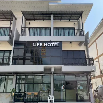 Life Hotel Rong Khun Отели рядом с достопримечательностью «Парк развлечений Singha Park»