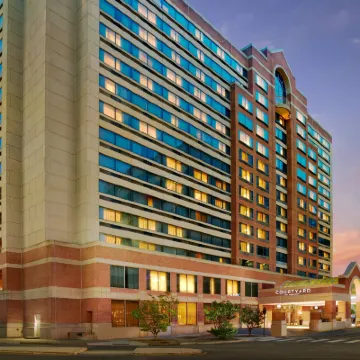 Courtyard Arlington Crystal City/Reagan National Airport Hotels near Arlington Cemetery