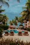 Petit Lafitte Beach Front Hotel & Bungalows - Romantic