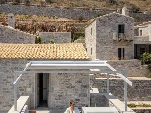 Trapela Limeni Luxury Suites