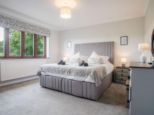 Springfield Lodge - 3 Bedroom Home - Princes Gate