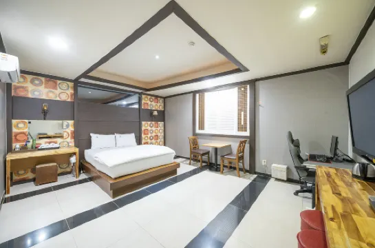 Daegu Dongdaegu Station Leaders