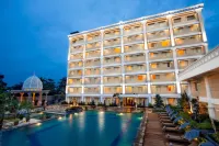 The Rich Jogja Hotel - Kolam Renang