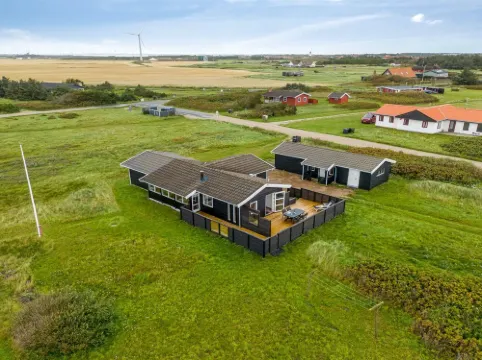 "Viveka" - 500m from the Sea