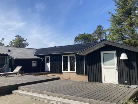 "Aleko" - 2.5km from the Sea Отели в г. Варде