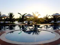 Mango Home Riverside - Pool