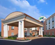 Holiday Inn Express & Suites Akron Regional Airport Area