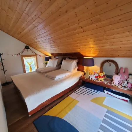 Jecheon Little Heaven Pension Отели рядом с достопримечательностью «Храм Чонбанса»