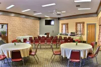 Suburban Studios Kansas City Airport North Hotels in Platte City