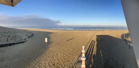 Villa with Swimming Pool 500 m from the Beach Отели в г. Мольетс-э-Маа