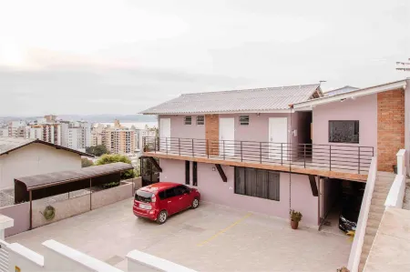 Casas de Floripa Отели рядом с достопримечательностью «CentroSul - Centro de Convencoes de Florianopolis»