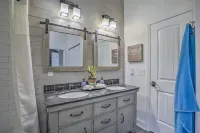 Beautiful Lakefront Studio: Dock, Fire Pit, Kayak فنادق في بارتو كاونتي