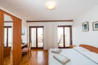 Apartment Ljubica with Nice Garden 1 Hotels in Novalja