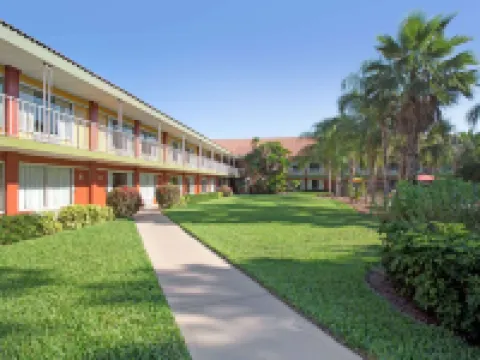 Days Inn by Wyndham Cocoa Cruiseport West at I-95/524 Hotels in Cocoa