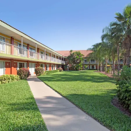 Days Inn by Wyndham Cocoa Cruiseport West at I-95/524