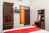RedDoorz Near Banyuwangi Baru Station Hotels in Wongsorejo