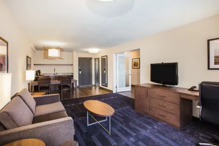Holiday Inn & Suites Grande Prairie-Conference Ctr Отели в г. Гранд-Прери