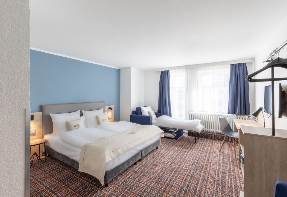 3. Hotel Am..
