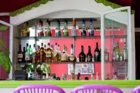 Bay Gardens Inn - bar
