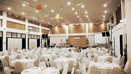 Vana Wellness Resort Отели рядом с достопримечательностью «Wat Pho Chai»