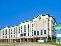 Holiday Inn Express Gulfport Beach Hotels near Bayou Bluff Tennis Club
