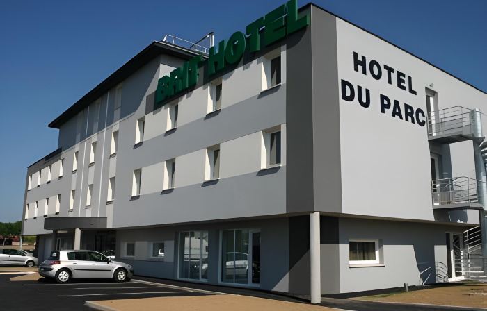 Brit Hotel Piscine & Spa - Fougères
