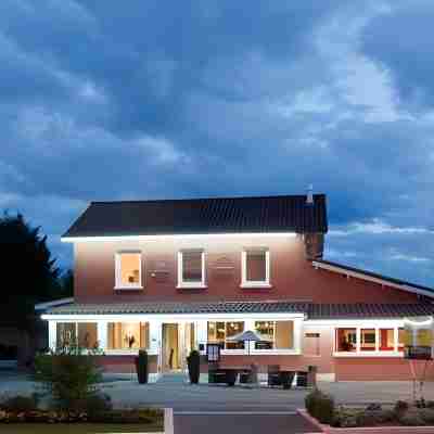 Contact Hôtels Les Pierres Dorées Hotel Exterior