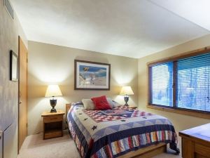 Seven Springs Sunridge 2 Bedroom Standard Condo - Mountain Views, Pet Friendly! Condo